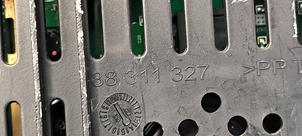 фото №9, Счетчик приборная панель 88311327 audi a8 d3