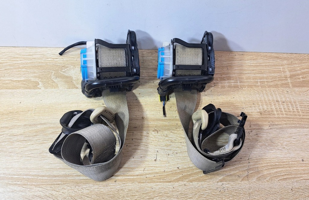 фото №1, Insignia a pas безопасности левый перед 307512399 бежевый