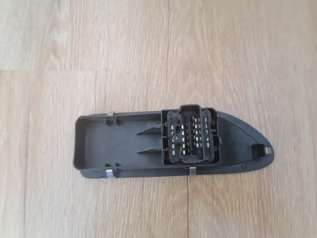 фото №3, Панель окон renault 26517