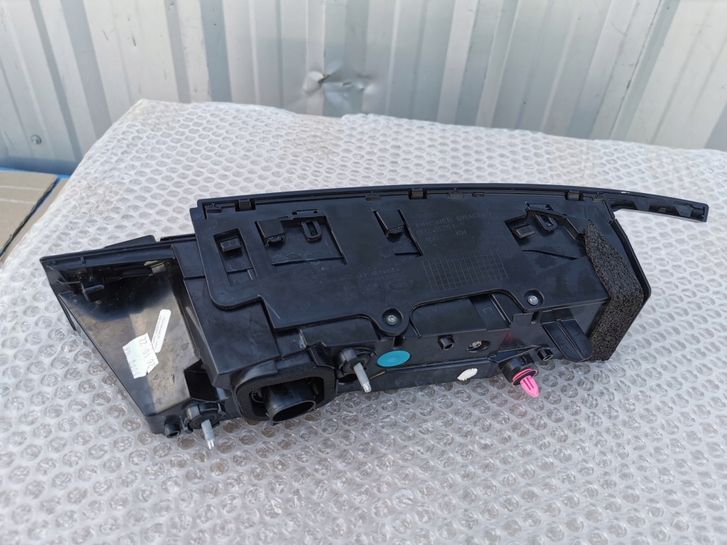 Купить Land range rover sport 3 l461 23- фара задняя правый  led w крышке