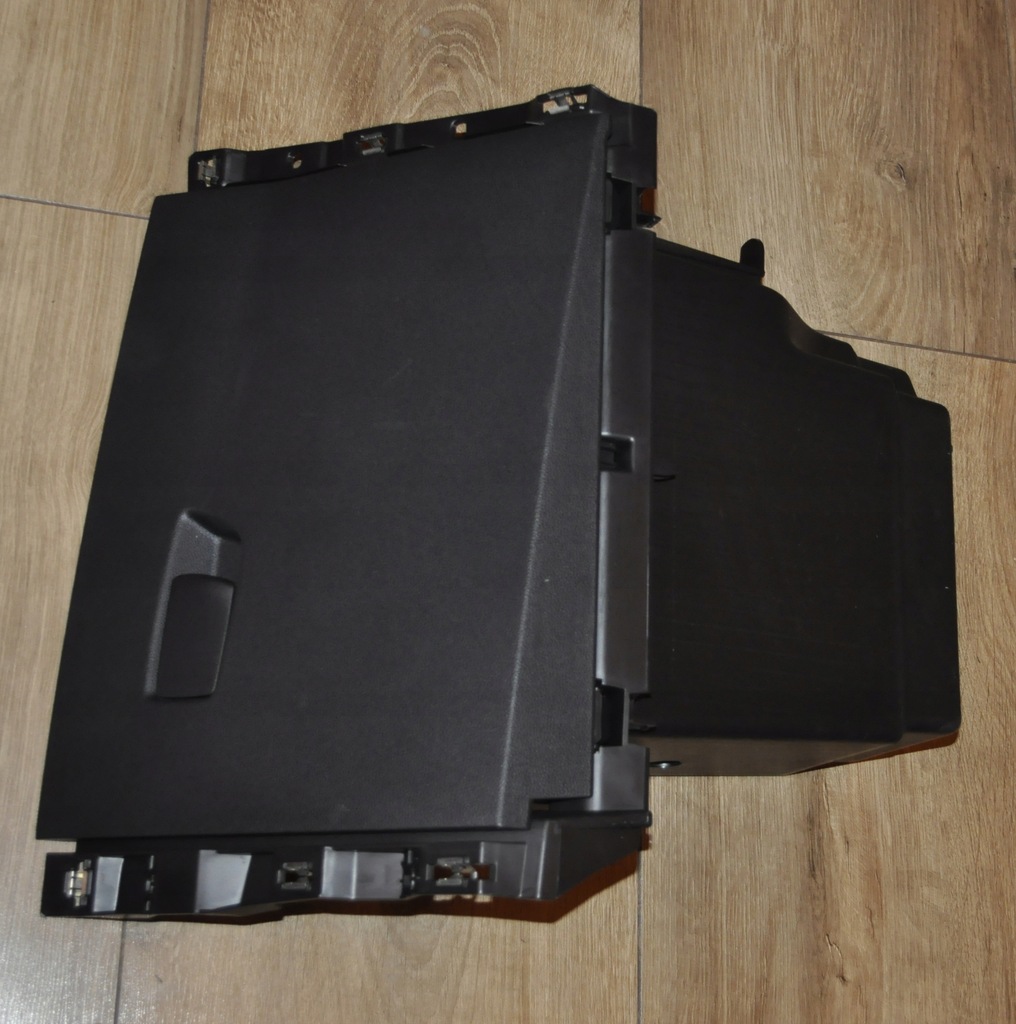 фото №1, Renault clio v бардачок пассажира 681082518r