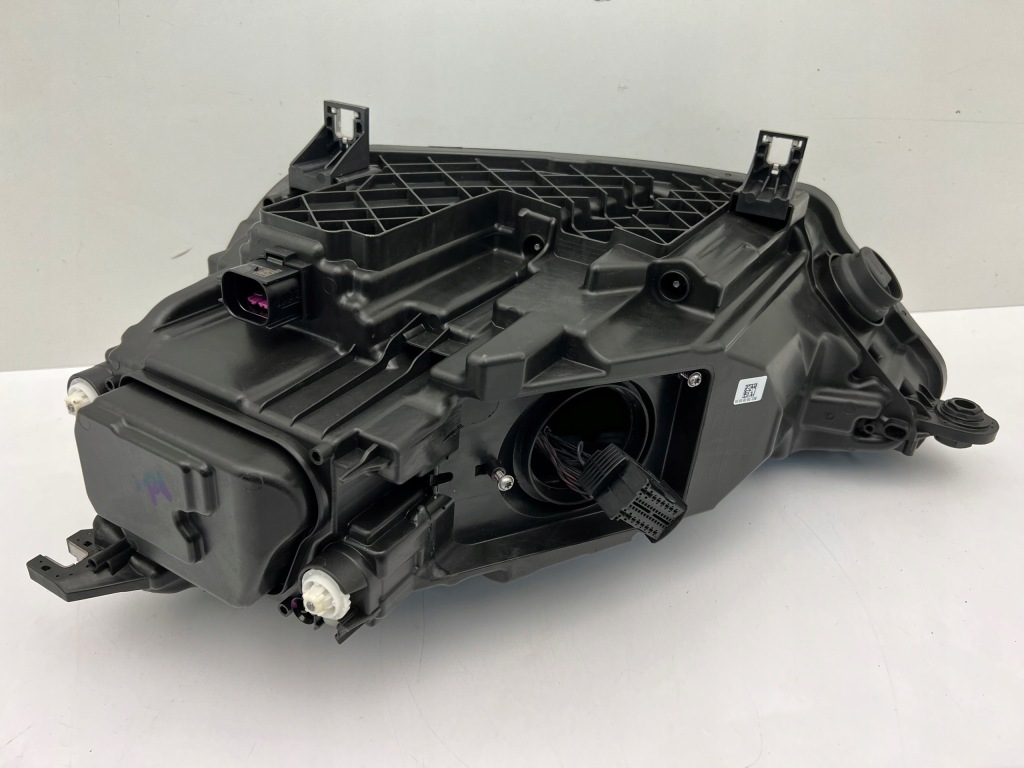 Audi q5 80a рестайлінг  фара передня правий full led 21- Недорого