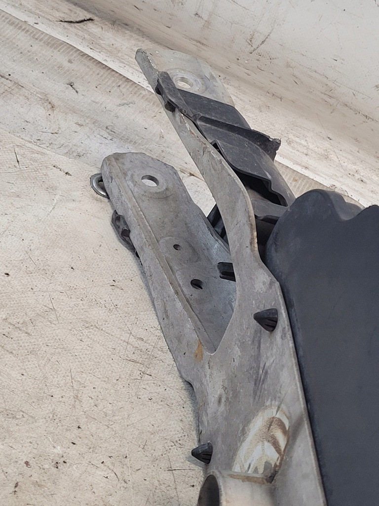 фото №11, Важіль правий задня оригінальний номер a2473523700 + захист mercedes x247 glb 22r.