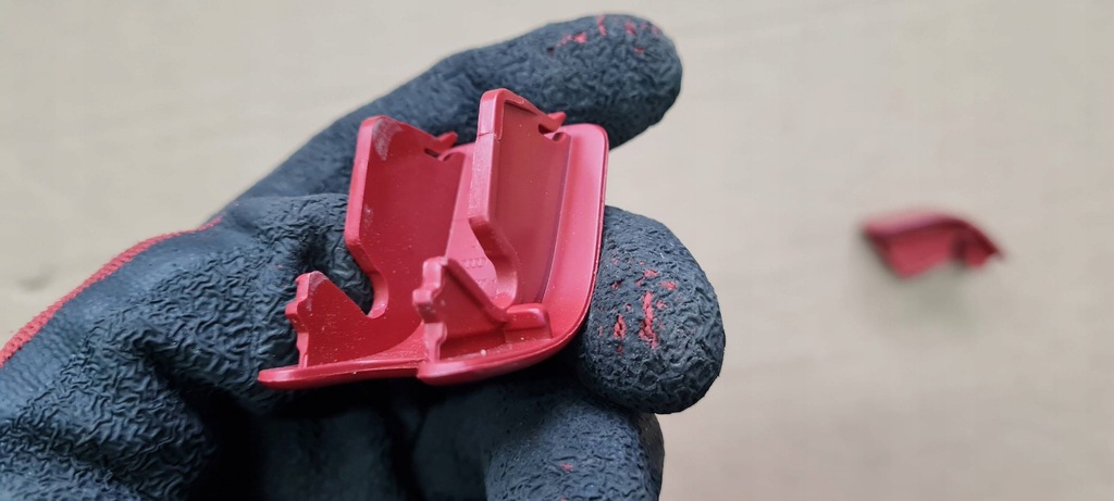 фото №9, Sq5 80a q5 заглушка сиденье задняя isofix czerwona 80a887187