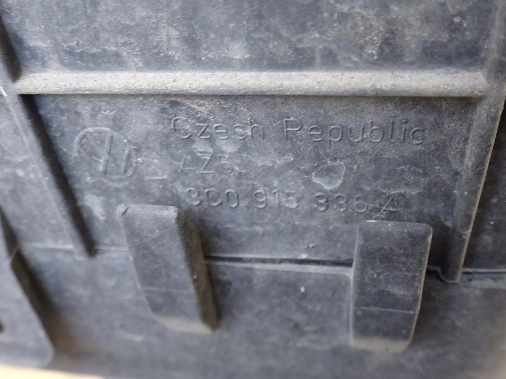 Audi a3 8p golf vi 2.0 tdi основание корпус аккумулятор 1k0915325a с Разборки