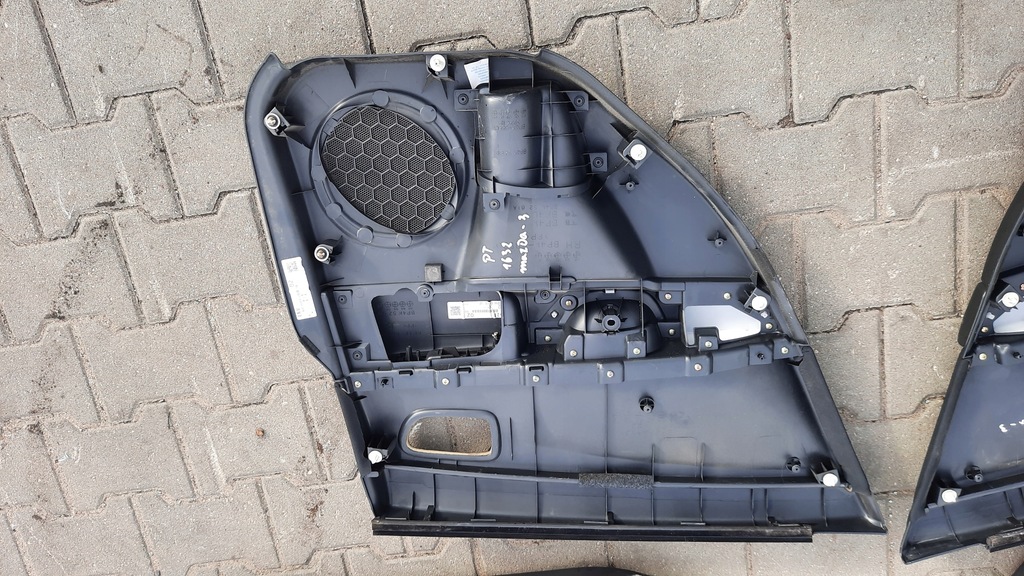 фото №7, Обивка дверь mazda 3 05r