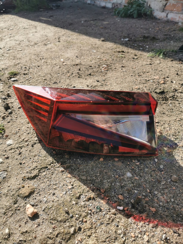 фото №1, Skoda enyaq лампа левая задняя led cała 5la9452g7a