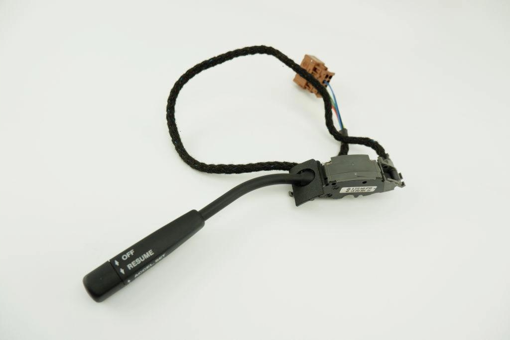 Купити Перемикач  круїз-контроль chrysler crossfire 2003-2007 3.2 v6 a2105400745