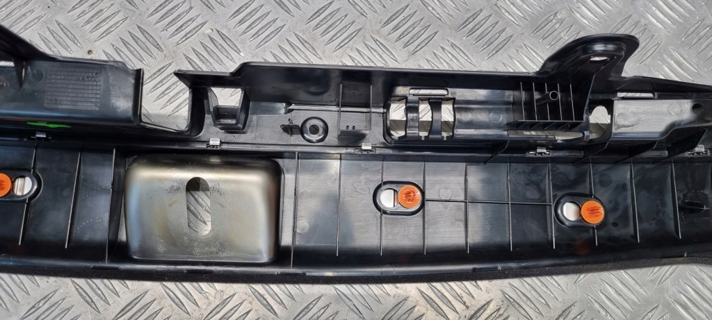 Mercedes w213 захист поріг багажника a2136900141 a2136903601 Недорого