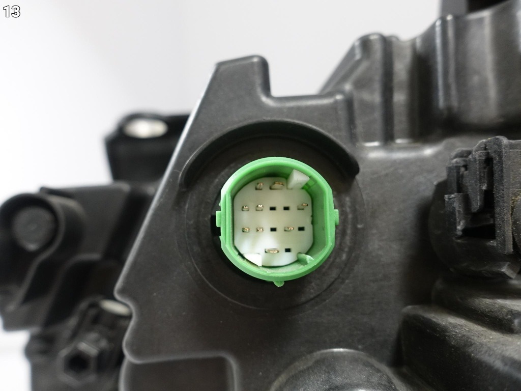 Maserati levante m161 рестайлінг  trofeo gts sport фара full led правий європа Недорого