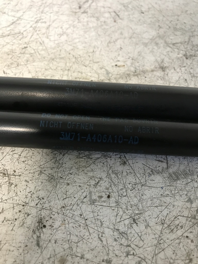 фото №5, Амортизатори кришки mazda 2 dy 3m71-a406a10-ad