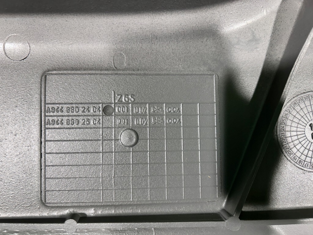 Mercedes axor w944 бампер перед кутик правий передній a9448800204 Недорого