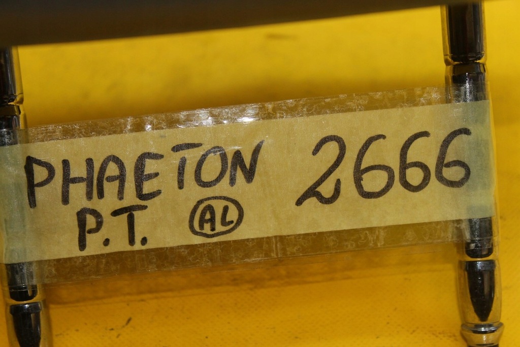 фото №6, Підголівник правий задня vw phaeton шкіра