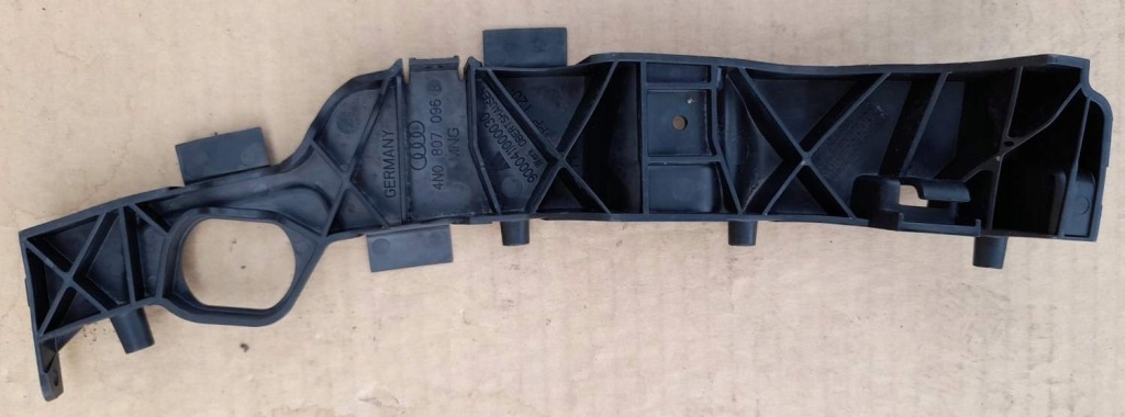 фото №1, Напрямна бампера правий задня audi a8 4n 4n0807096