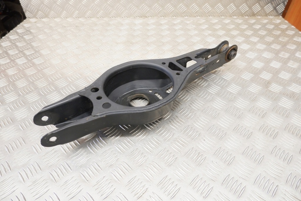 фото №10, Рычаг задний правый toyota corolla хэтчбек _e21_ 48730f4010 1.8l hybrid