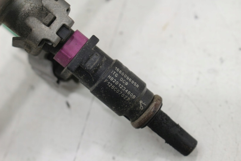 фото №7, Renault twingo 1.0 sce молдинг впрыскная форсунки