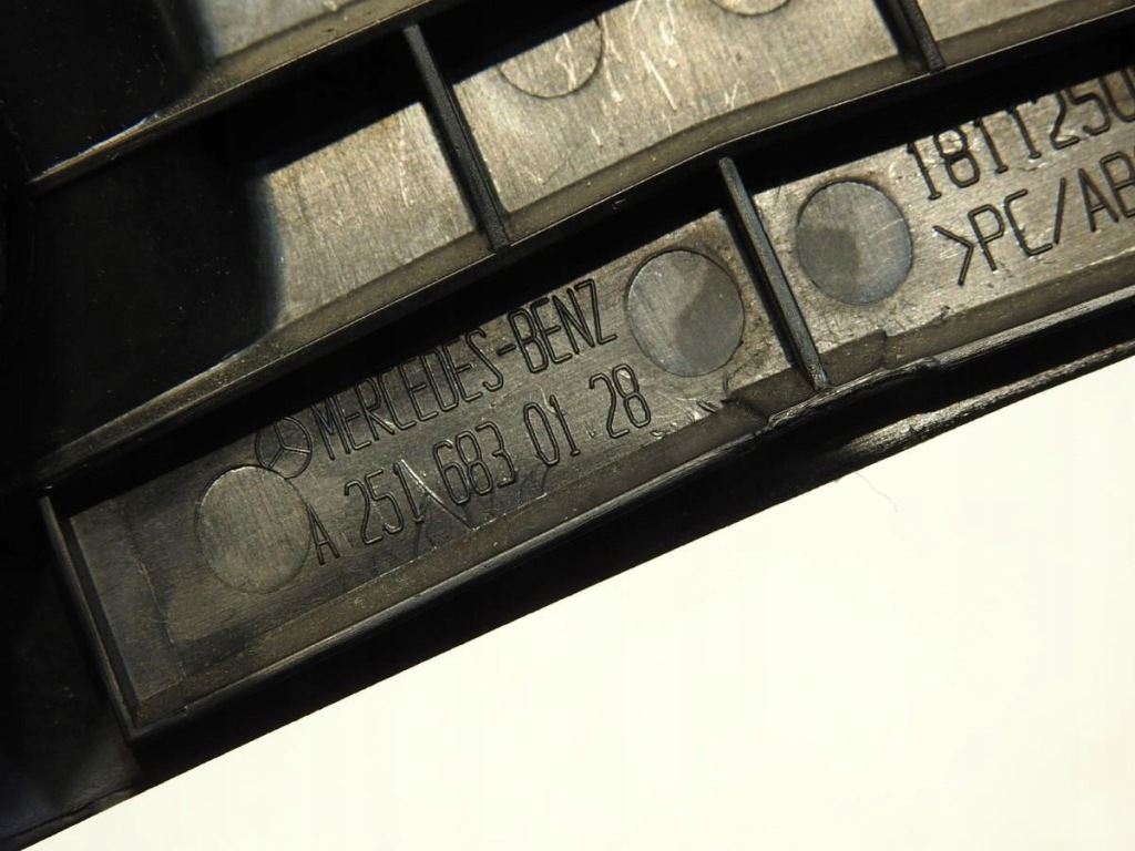 фото №6, Разъём прикуривателя mercedes r w251 a2516830128