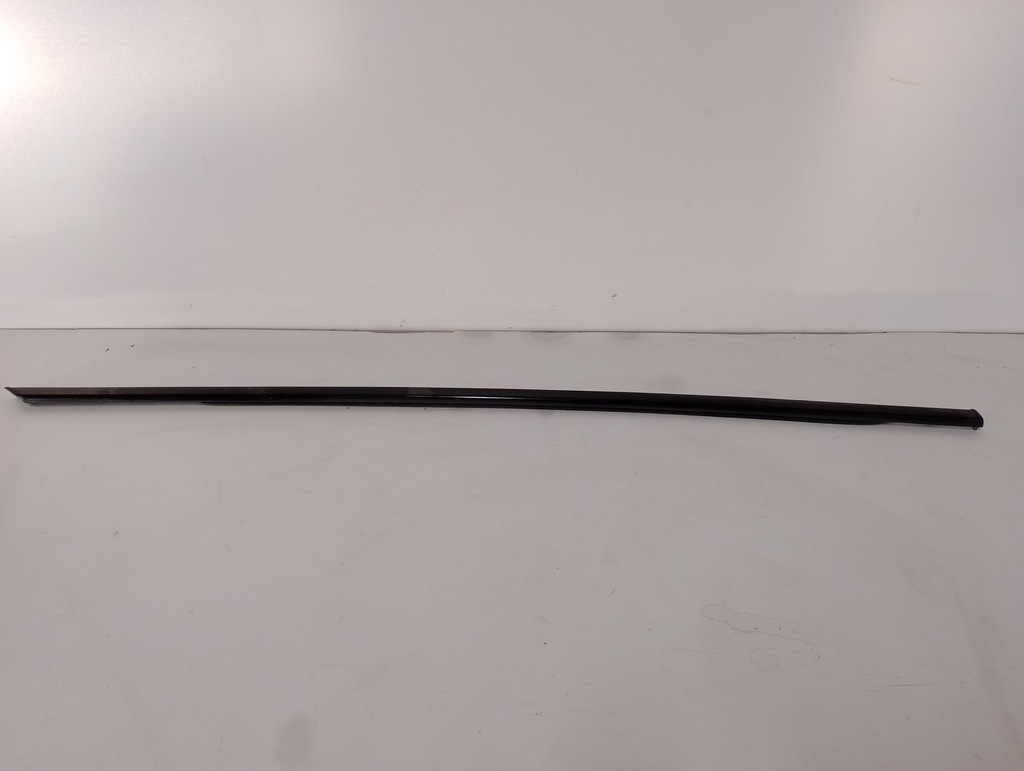 фото №1, Молдинг уплотнитель правый перед citroen ds5