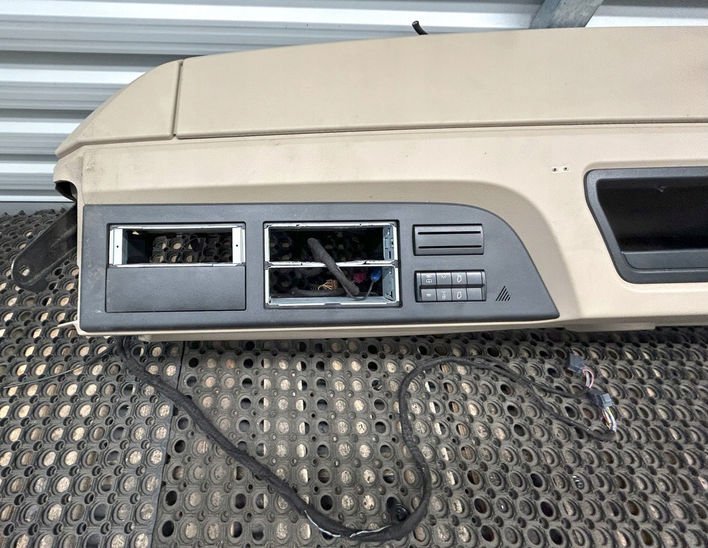 фото №14, Панель приладів верхній бардачки полиця бардачок mercedes actros mp4