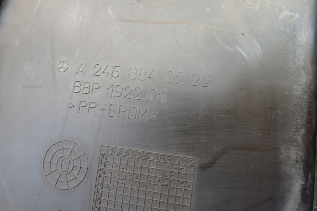 Купить Mercedes cla w117 a klasa w176 b klasa w246 подкрылок правое перед a2468840222