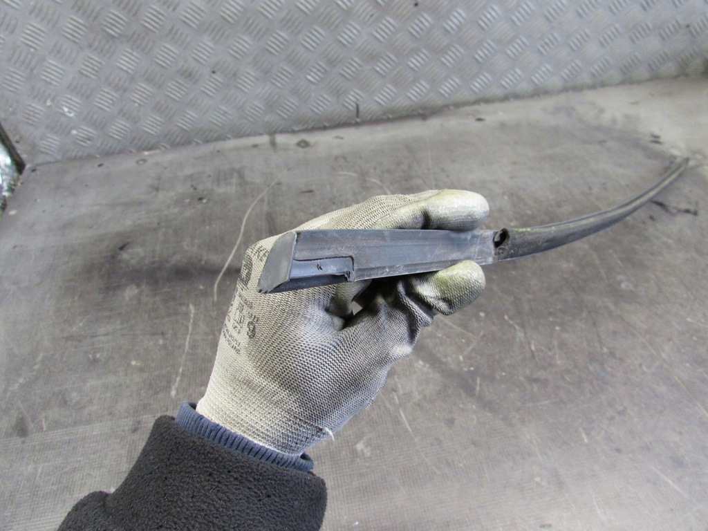 фото №9, Молдинг уплотнитель левый задняя volvo v40 ii 12-16