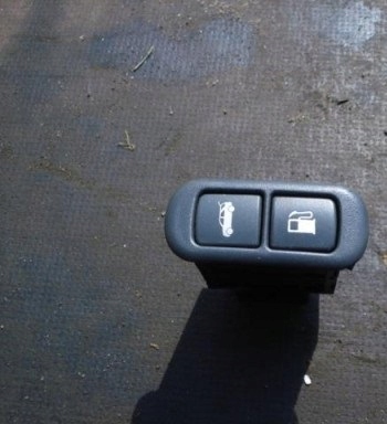 фото №1, Kia sorento i 02- переключатель выключатель крышки заливной