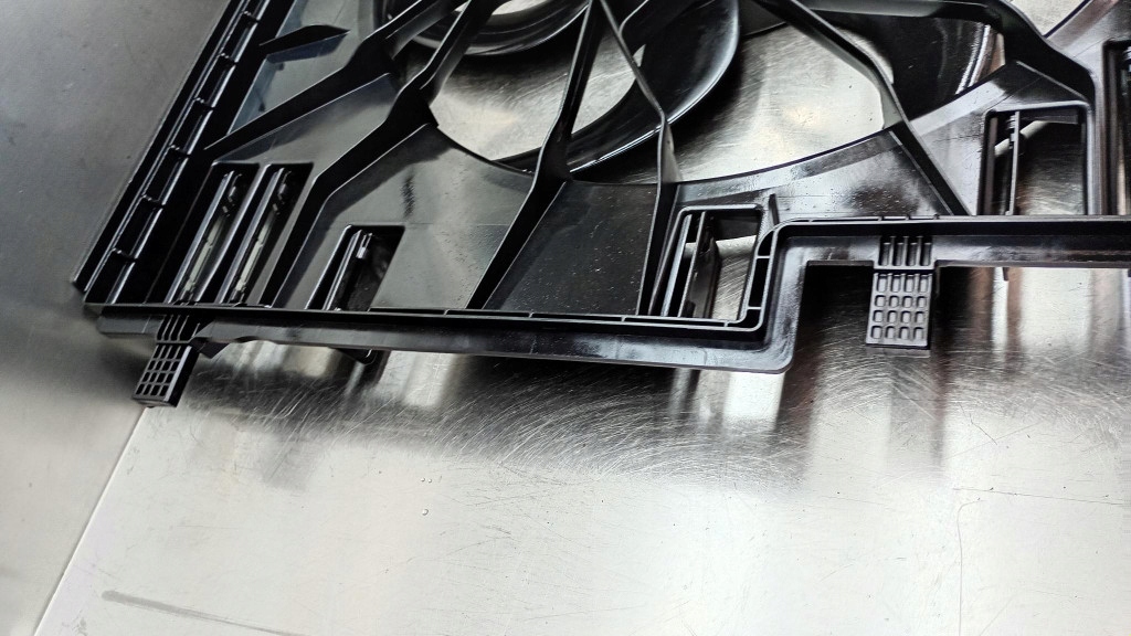 Вентилятор радиатора новый оригинальный номер 31657772 volvo xc90 2 15-23r 2.0d d4 d5 t5 t6 Недорого