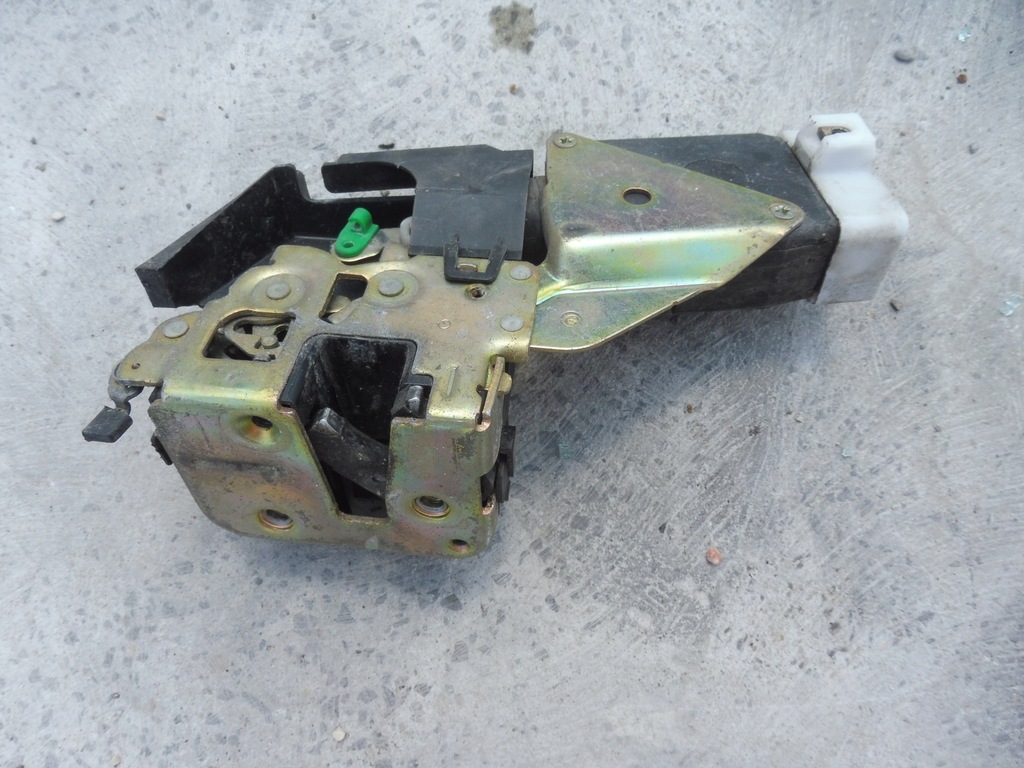 фото №3, Space star 1.6 1998 98 замок дверь 2pin