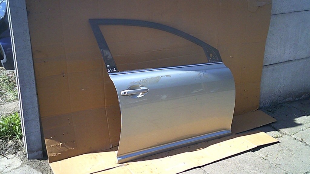 фото №3, Toyota avensis t25 двері праве передні