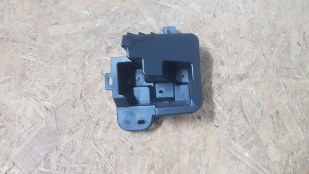 фото №1, Renault clio v 5 напрямна кронштейн бампера задня