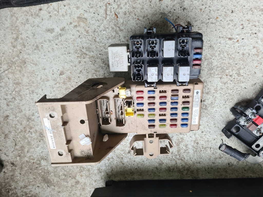 фото №1, Subaru forester коробка запобіжників 82201fg010