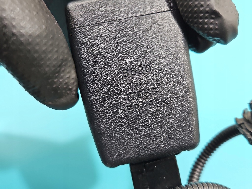 фото №5, Замок клипса клипса поперечина правый перед toyota corolla e16 e18 13-19