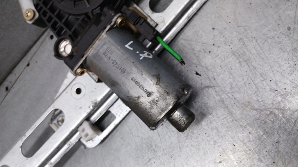 Подъемник левое  перед mercedes benz a-klasa w 168 1.7cdi 97-01r Оригинал