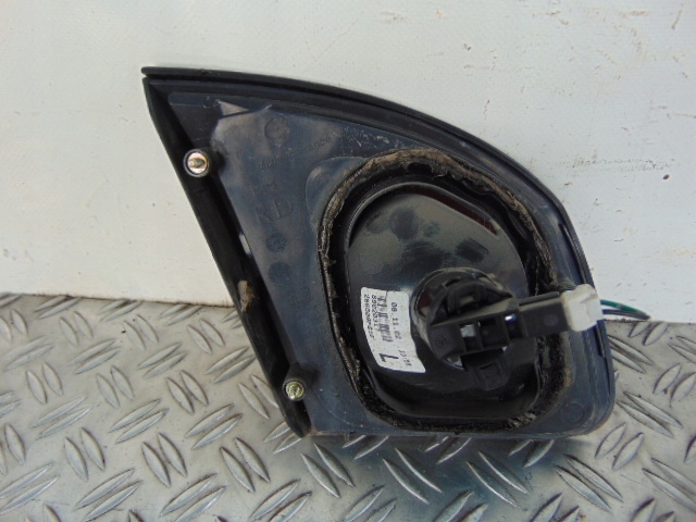 фото №2, Nissan primera лампа задняя правая w крышка