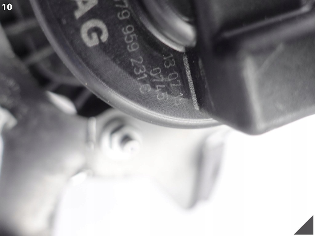 фото №11, Audi a8 s8 4h0 d4 кронштейн+ насос повітря вторинного