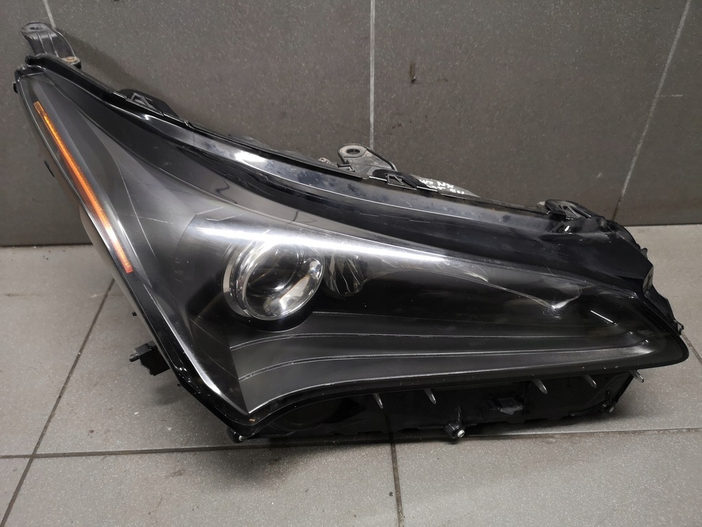 фото №1, Лампа правый перед lexus nx200t europa