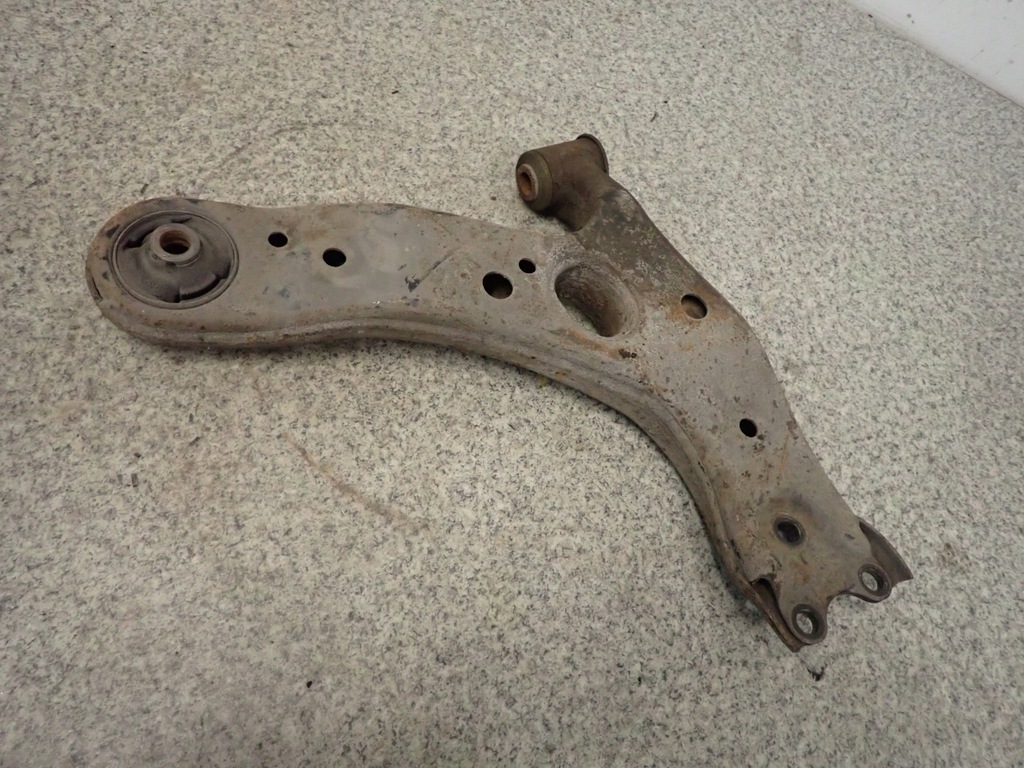 фото №4, Toyota auris 06-12 важіль передній лівий