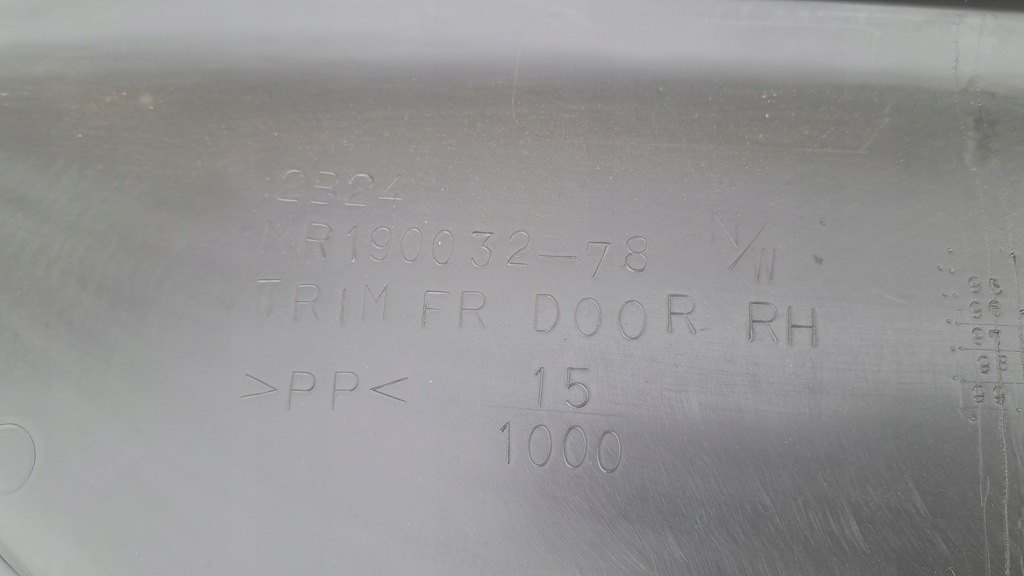 фото №7, Mitsubishi colt v права оббивка правий обшивка двері 96-03