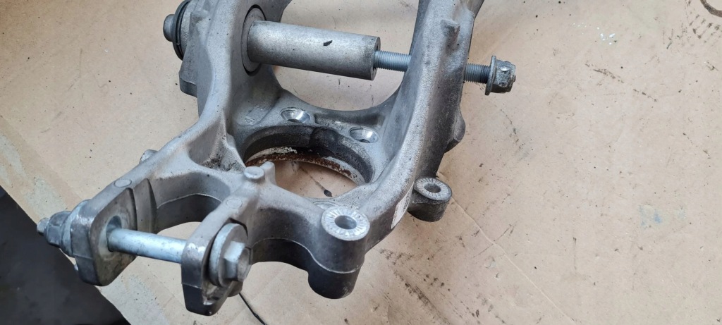 A7 4g поворотний кулак права правий задній 8r0505432f quattro a6 c7 4g Недорого