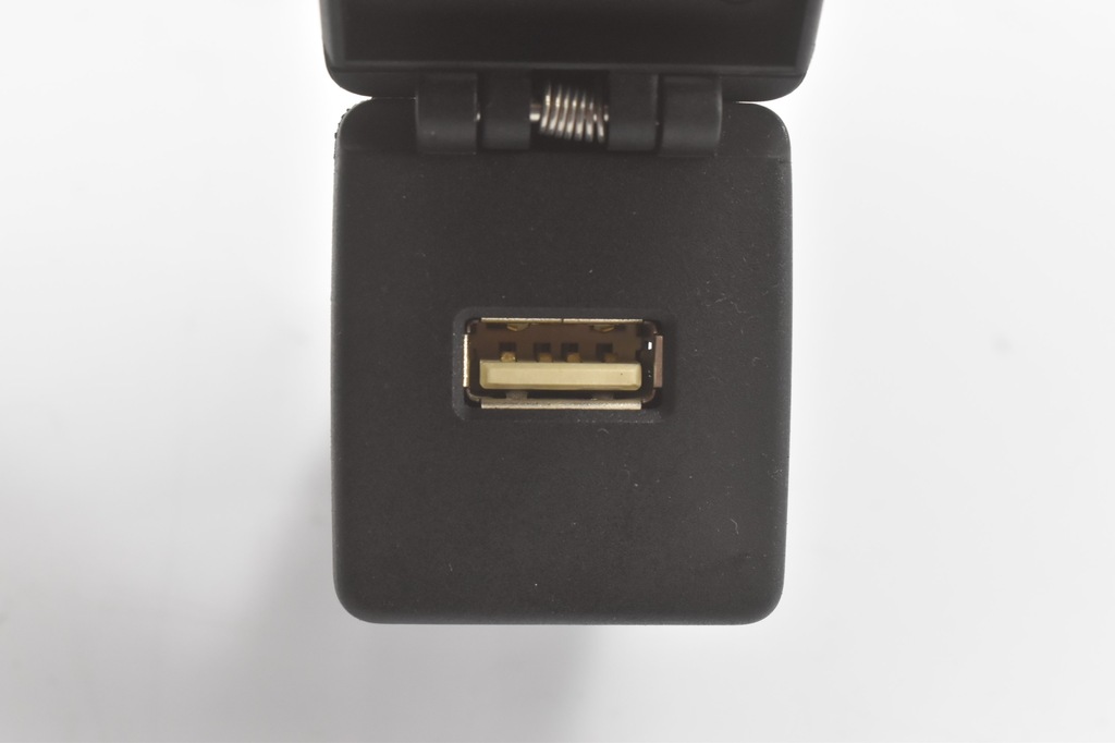 фото №12, Разъём port usb задняя l8b2-19010-ca land rover defender l663 discover l462