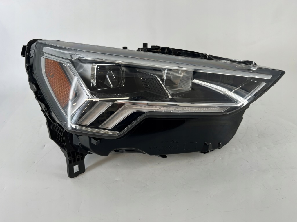 Купити Audi q3 83a full led америка фара правий