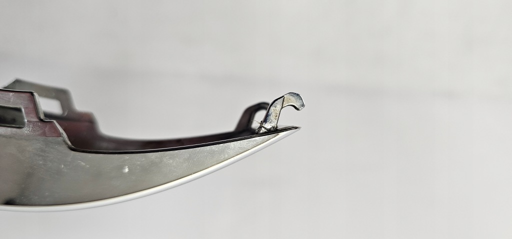 Хром решётка левая бампера перед mercedes glk x204 рестайлинг  12-15 Цена