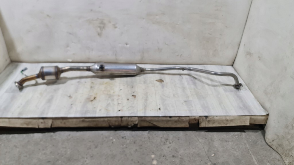 фото №1, Toyota yaris cross гаситель средний труба датчик лямбда-зонд