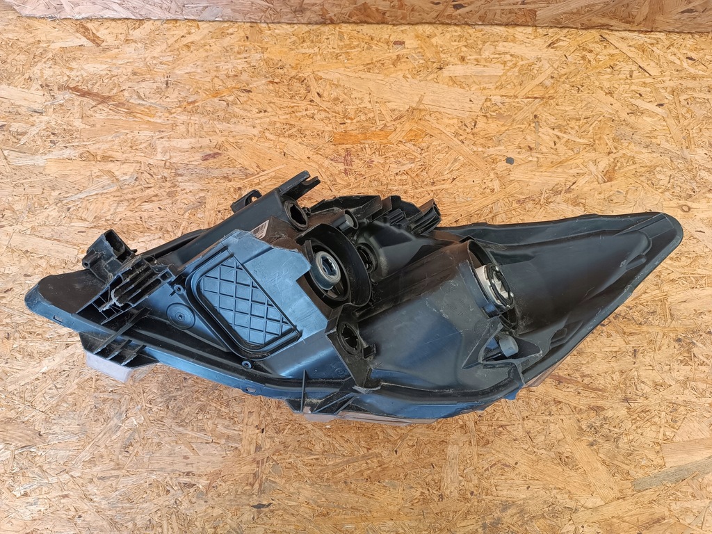 фото №14, Лампа правый перед eu 81110-02a40 toyota auris i lift