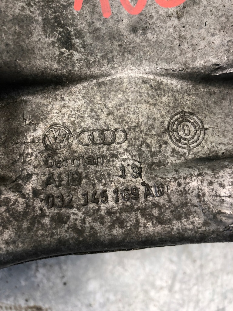 Кронштейн генератора vw skoda audi auc 032145169ab в Україні