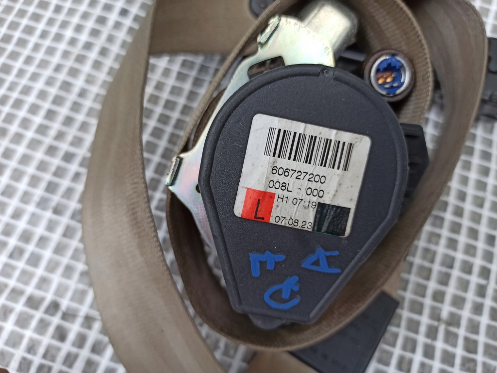 Audi q7 4l0 ремни перед передние левое  правый  комплект Киев