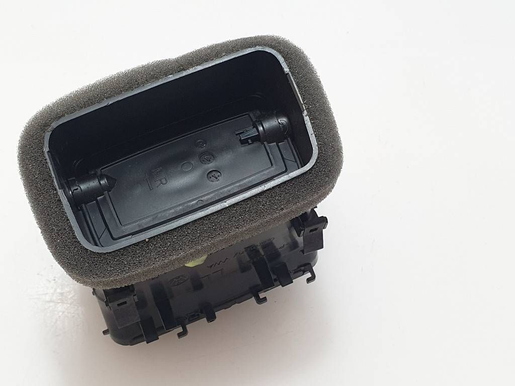 фото №9, Vw golf sportsvan 2018 решётка среднего обдув панели приборной панели правая