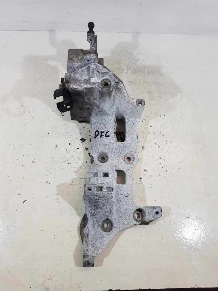Кронштейн кронштейн генератора 04l903143d vw audi skoda a6 a4 2.0 tdi Недорого