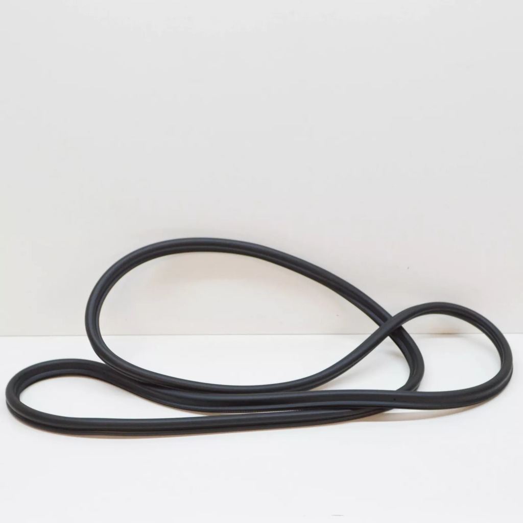 фото №1, Audi tt 8j coupe rear lid уплотнитель 8j8827705a