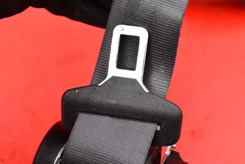 Купить Ремень безопасности левый задний  13443561 opel astra 4 iv j 11-20